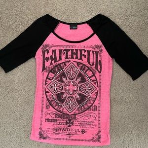 Daytrip T-shirt from Buckle. Size M. Sleeves are to the elbow.